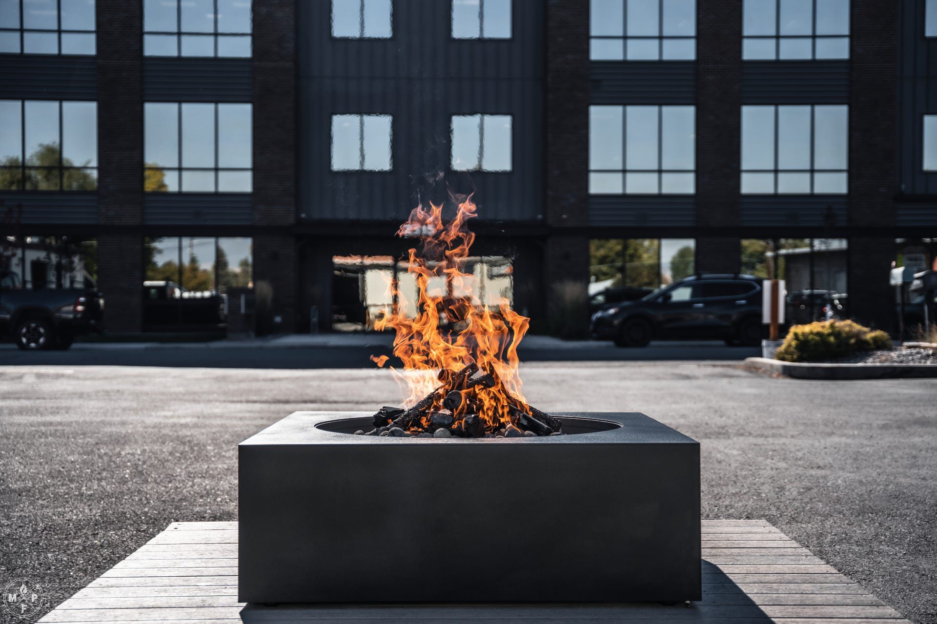 LANDS Fire Place Table （2脚）BLACK EDITION Zion Fire Pit Table | Montana Fire Pits